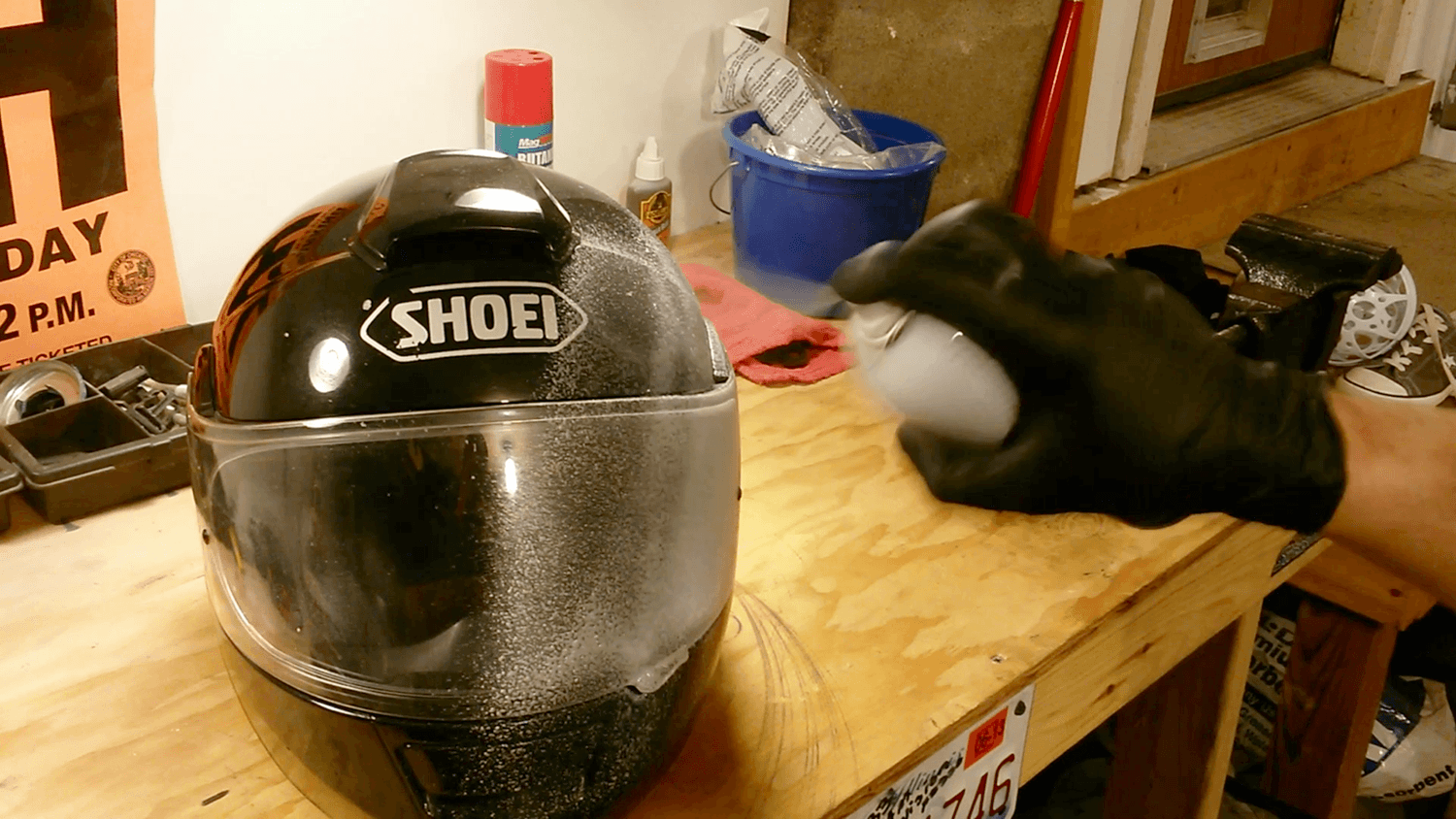 come pulire casco per moto